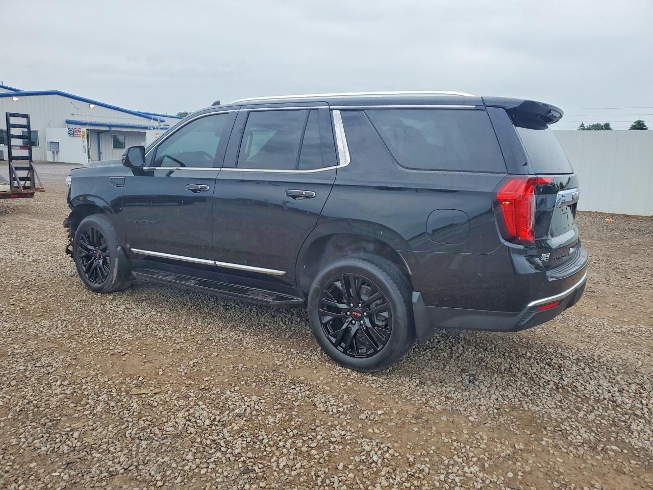 2023 GMC Yukon Slt - Image 2