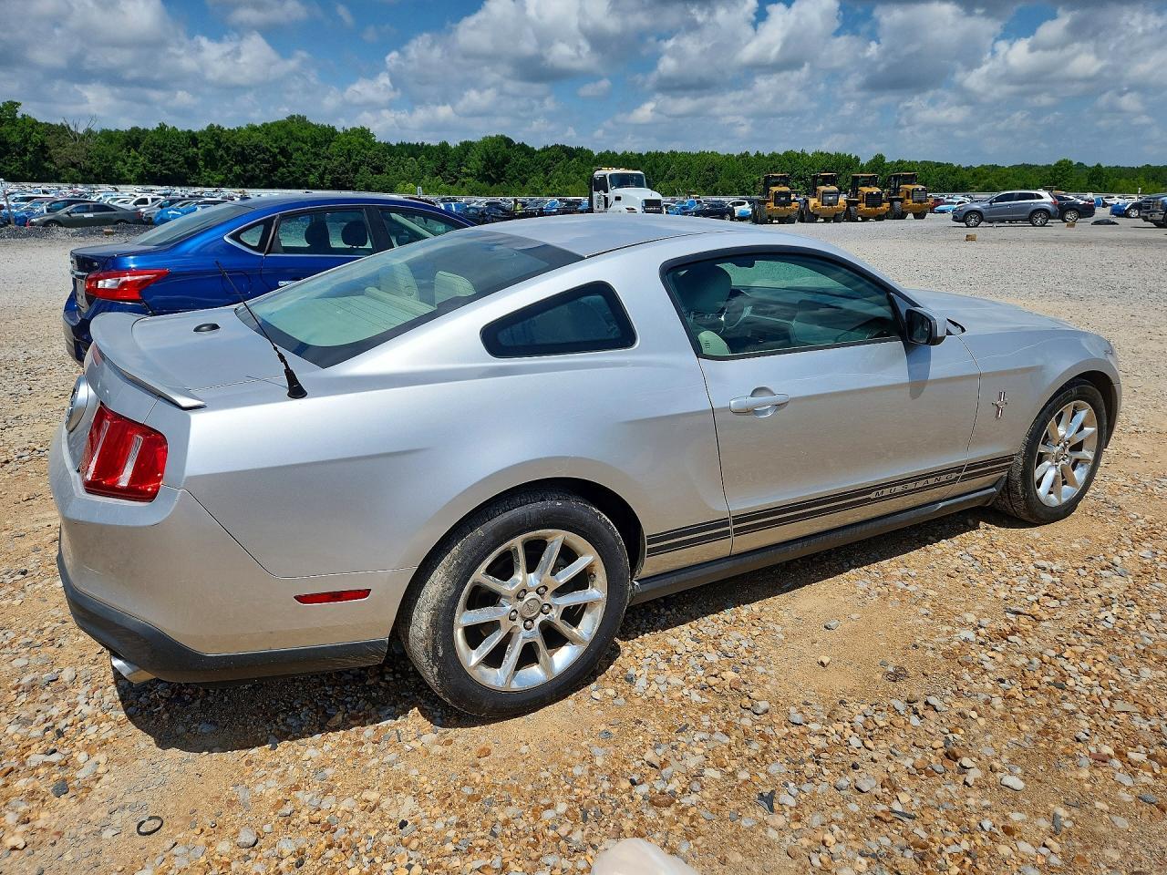 2011 Ford Mustang - Фото 3