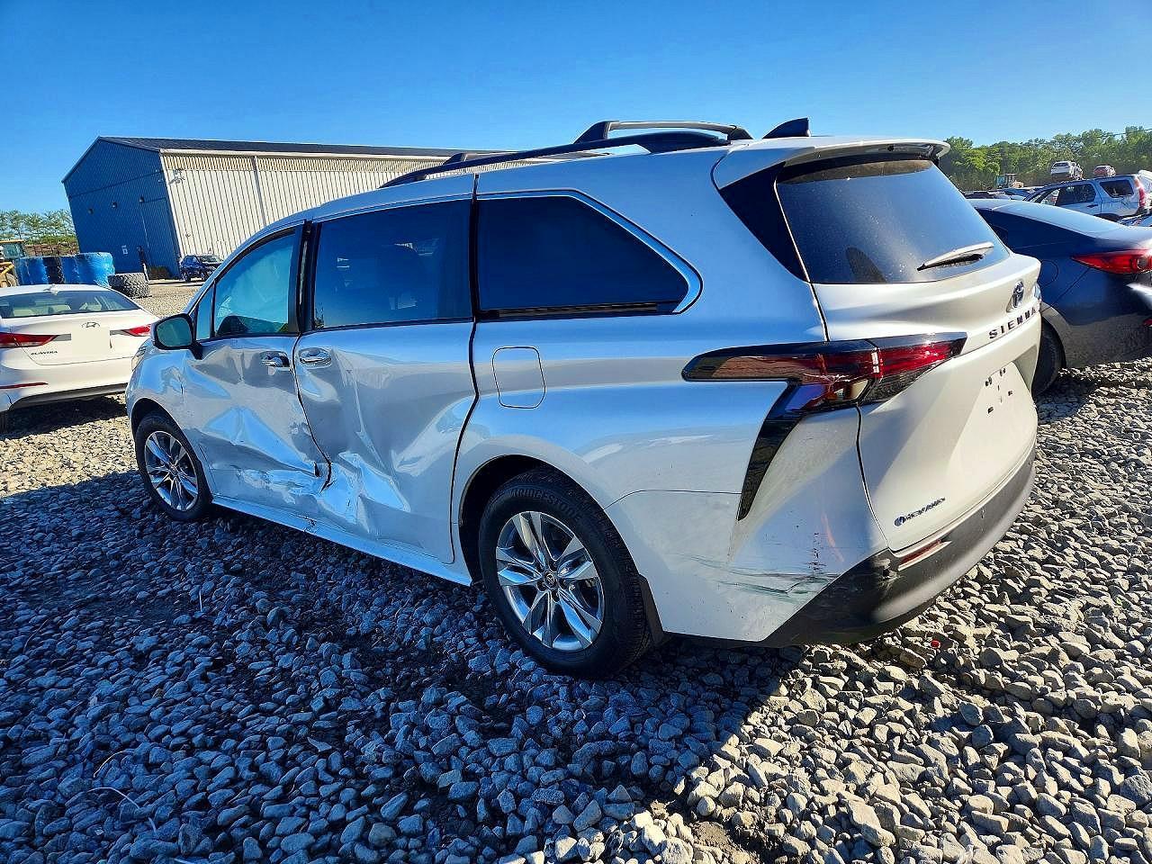 2025 Toyota Sienna Xle 7-Passenger - Фото 2