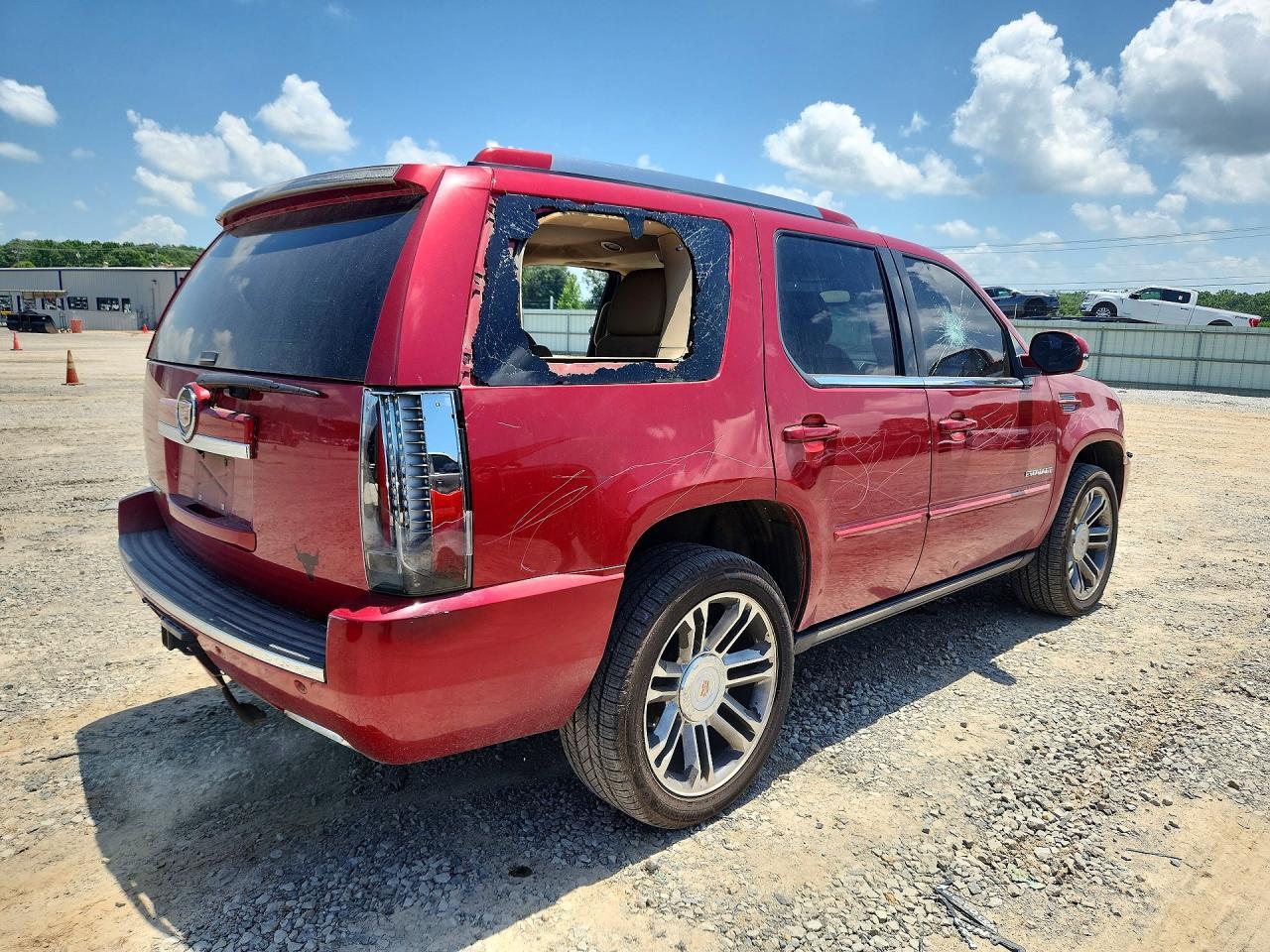 2013 Cadillac Escalade Premium - Image 3