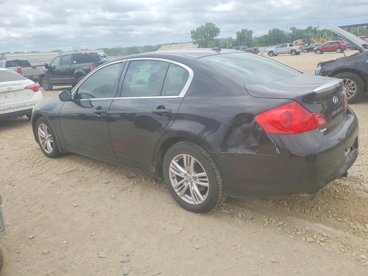 2011 Infiniti G37 Sedan X - Фото 2
