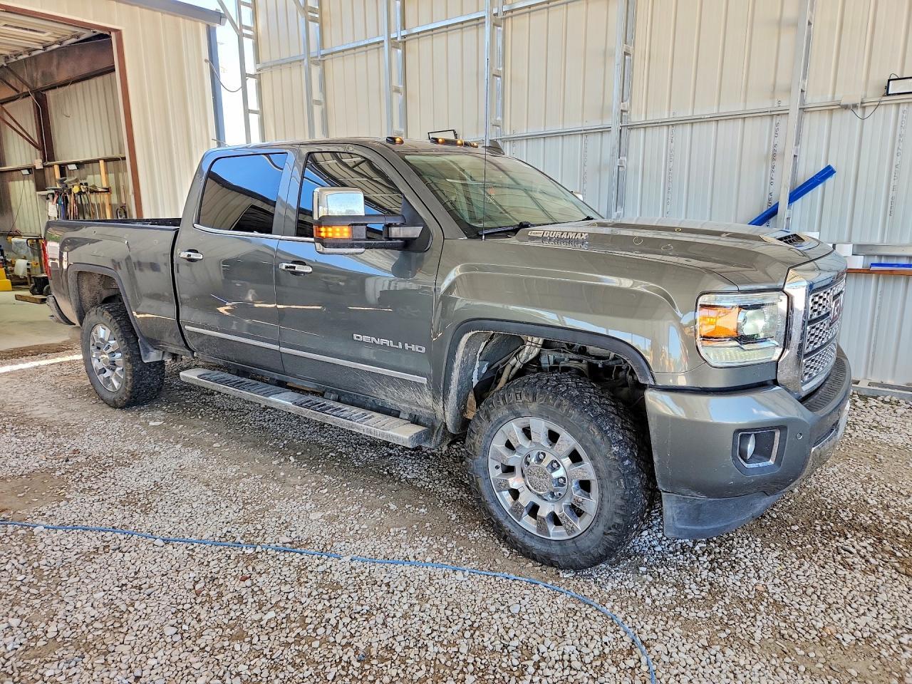 2017 GMC Sierra K2500 Denali - Image 4