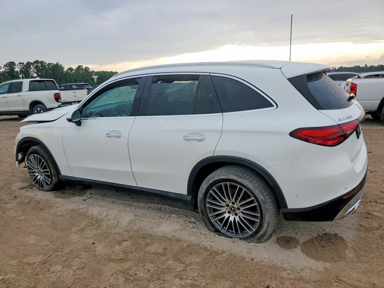 2026 Mercedes-Benz Glc 300 - Фото 2