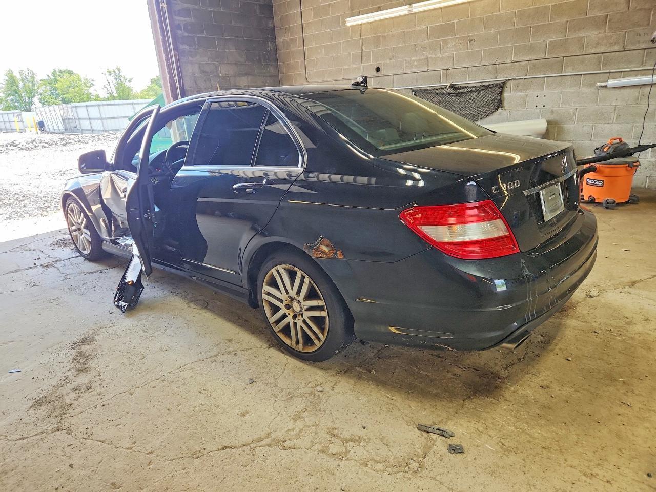 2009 Mercedes-Benz C 300 4Matic - Фото 2