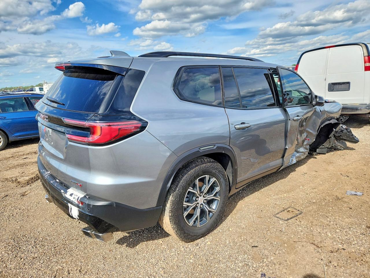 2025 GMC Acadia At4 - Фото 3