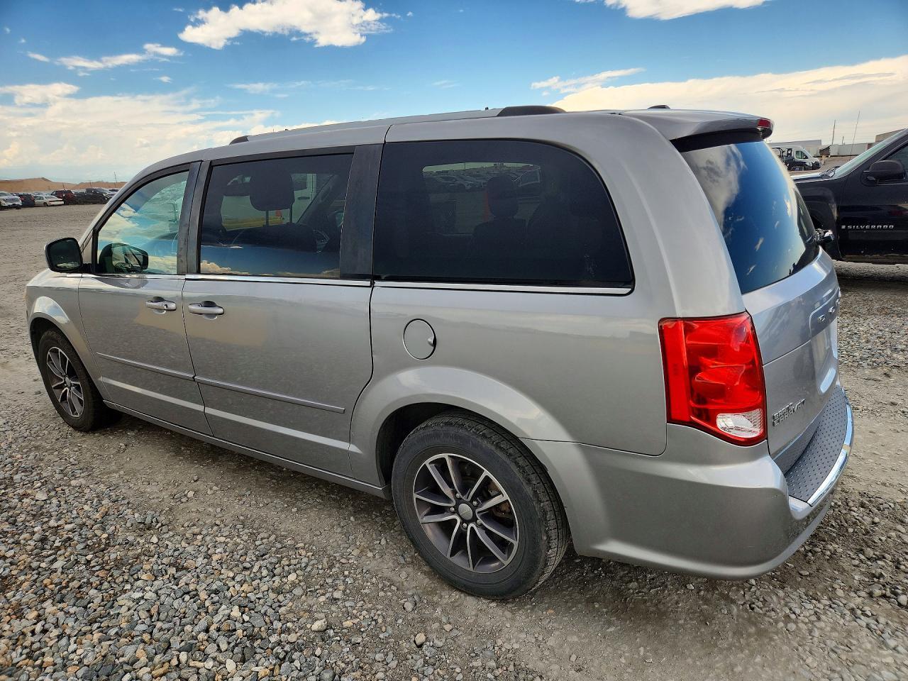 2017 Dodge Grand Caravan Sxt - Image 2