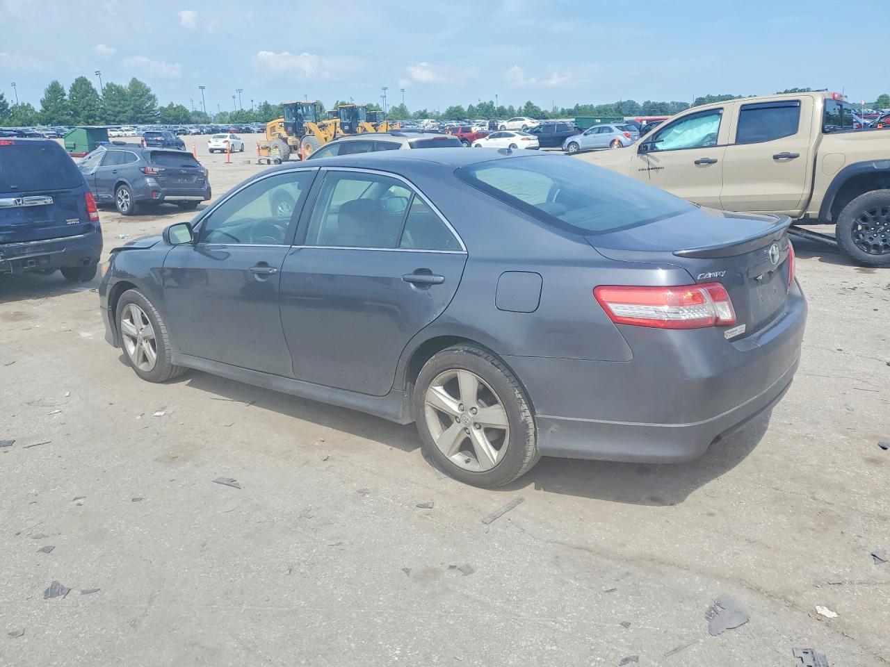 2010 Toyota Camry Se - Image 2