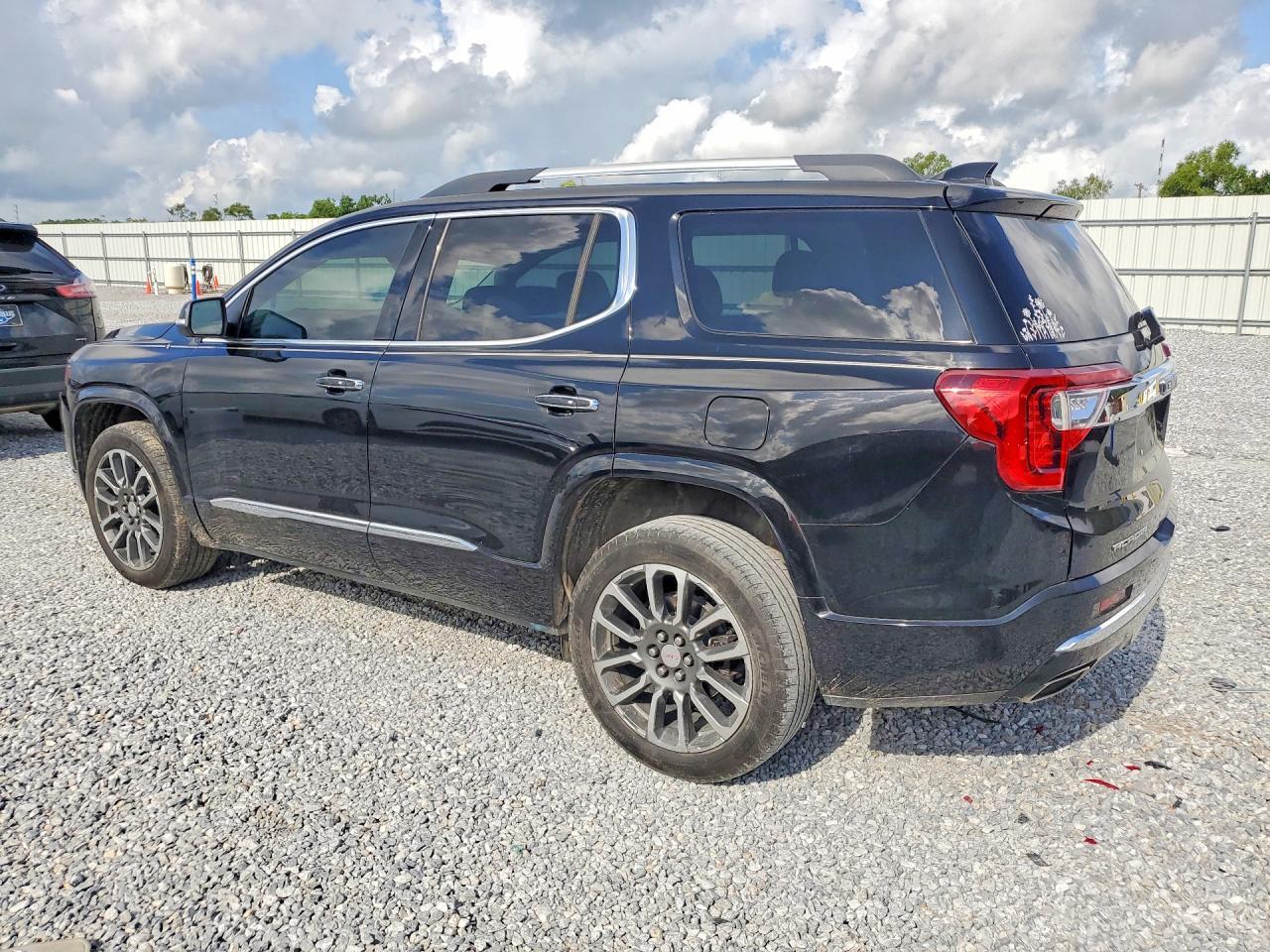 2021 GMC Acadia Denali - Фото 2