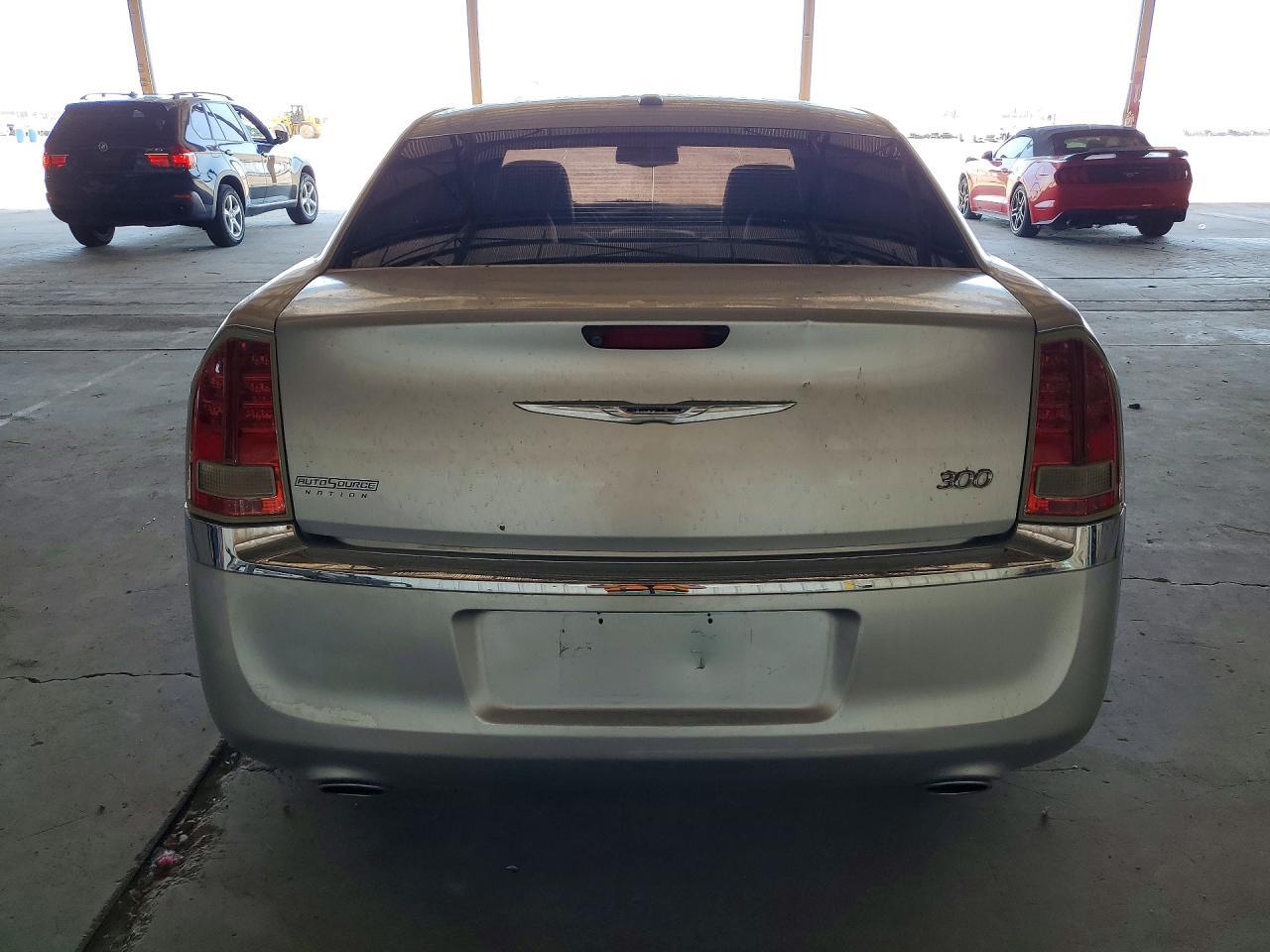 2011 Chrysler 300 Limited - Фото 6