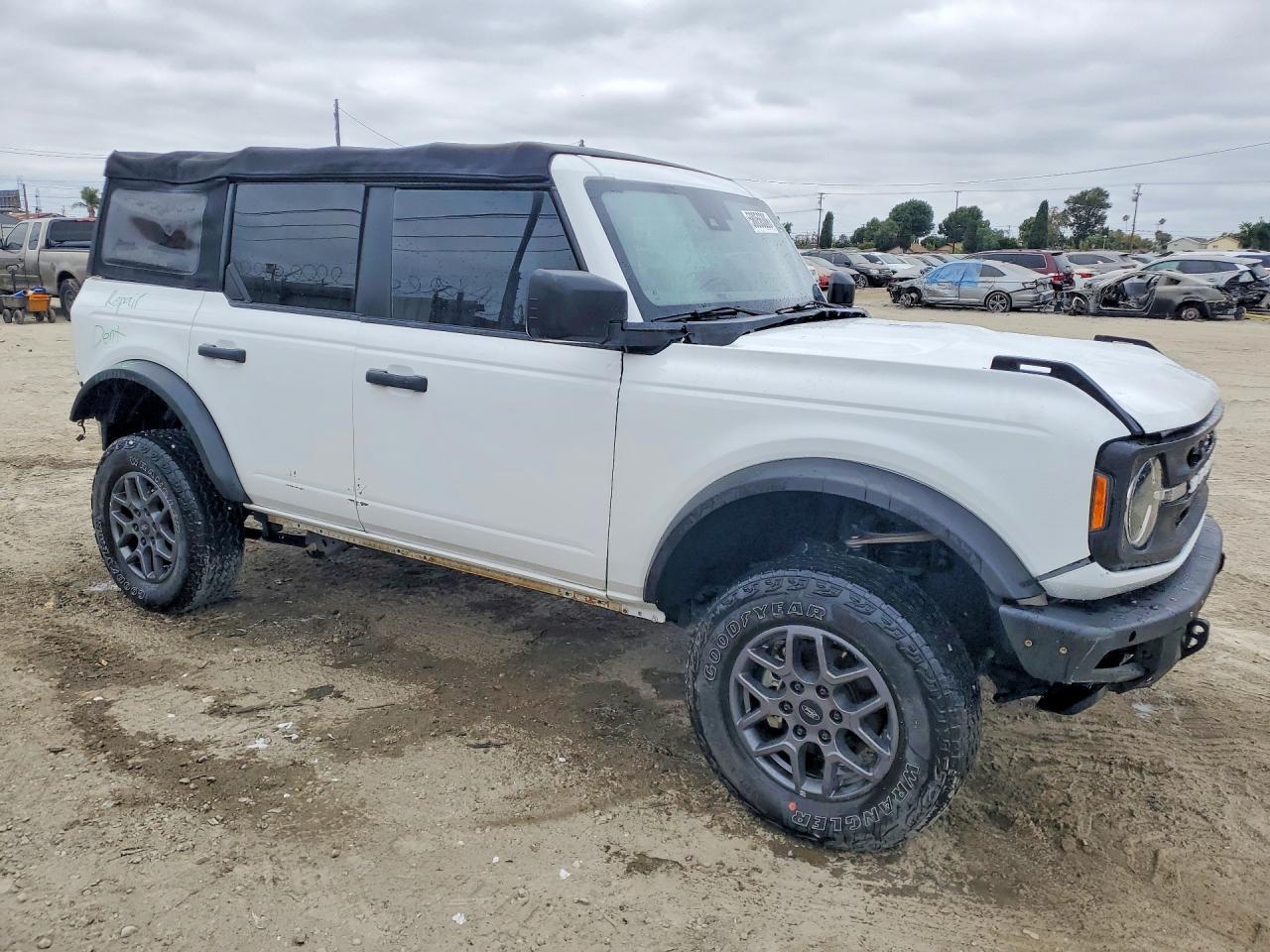 2022 Ford Bronco Base - Image 4
