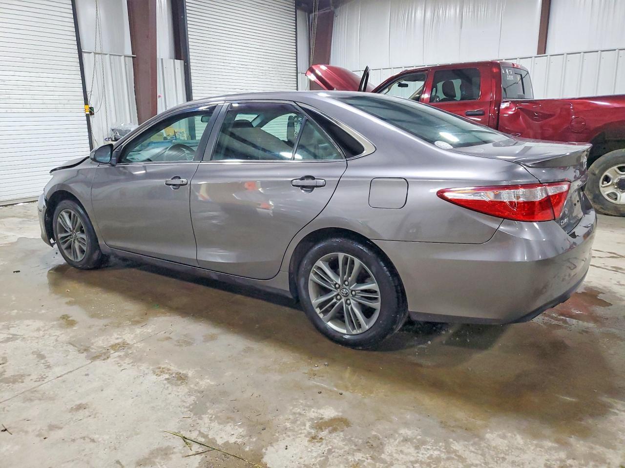 2017 Toyota Camry Se - Фото 2