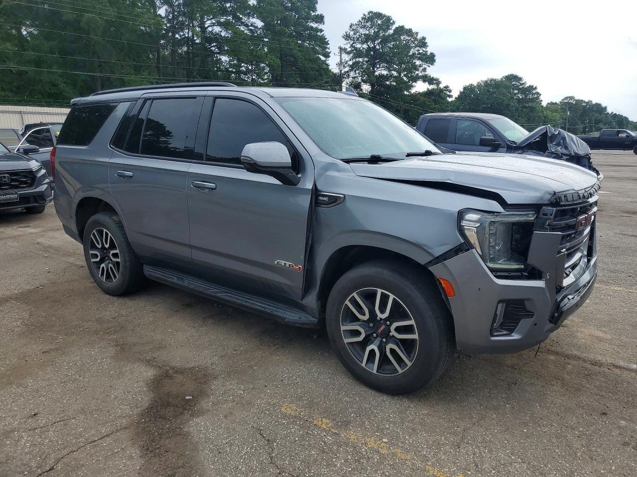 2021 GMC Yukon At4 - Фото 4