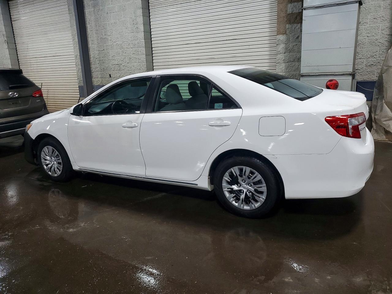 2014 Toyota Camry Le - Image 2