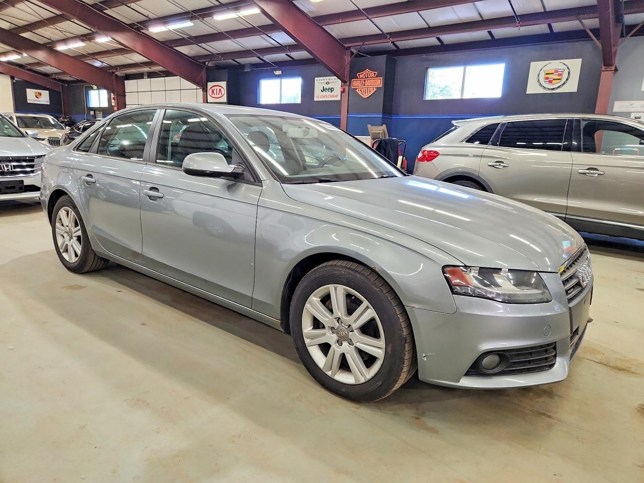 2010 Audi A4 Premium - Фото 4