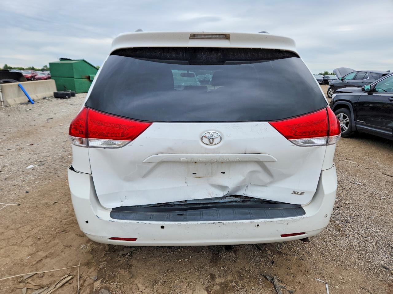 2013 Toyota Sienna Xle 8-Passenger - Image 6