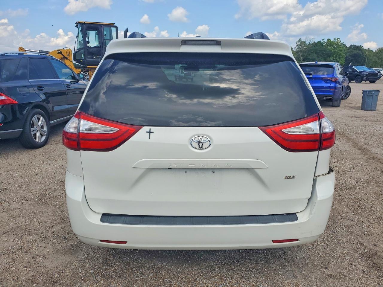 2017 Toyota Sienna Xle 8-Passenger - Фото 6