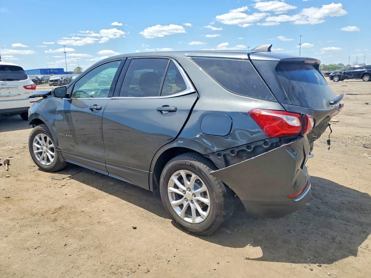 2020 Chevrolet Equinox Lt - Image 2