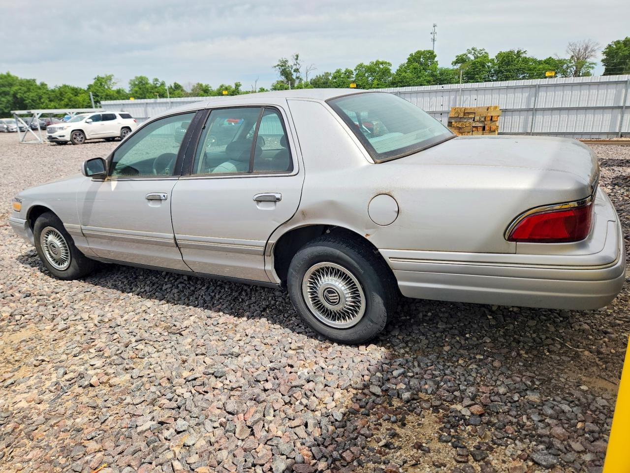 1997 Mercury Grand Marquis Gs - Image 2