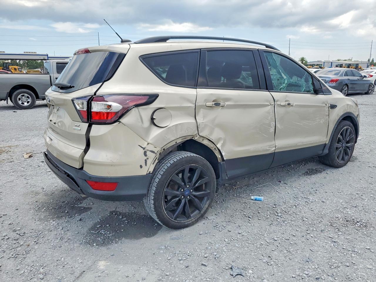 2017 Ford Escape Se - Фото 3