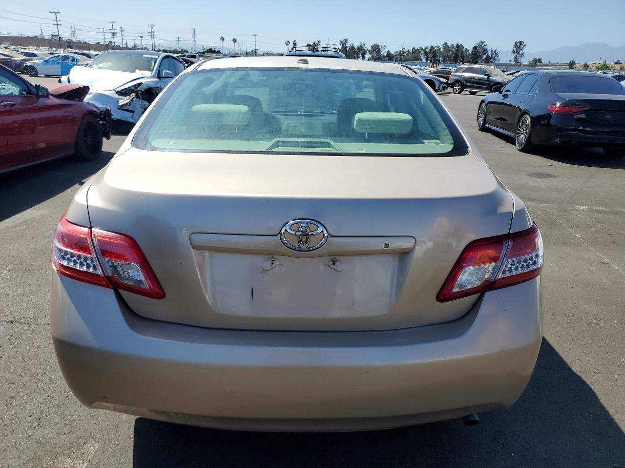 2011 Toyota Camry Le - Image 6