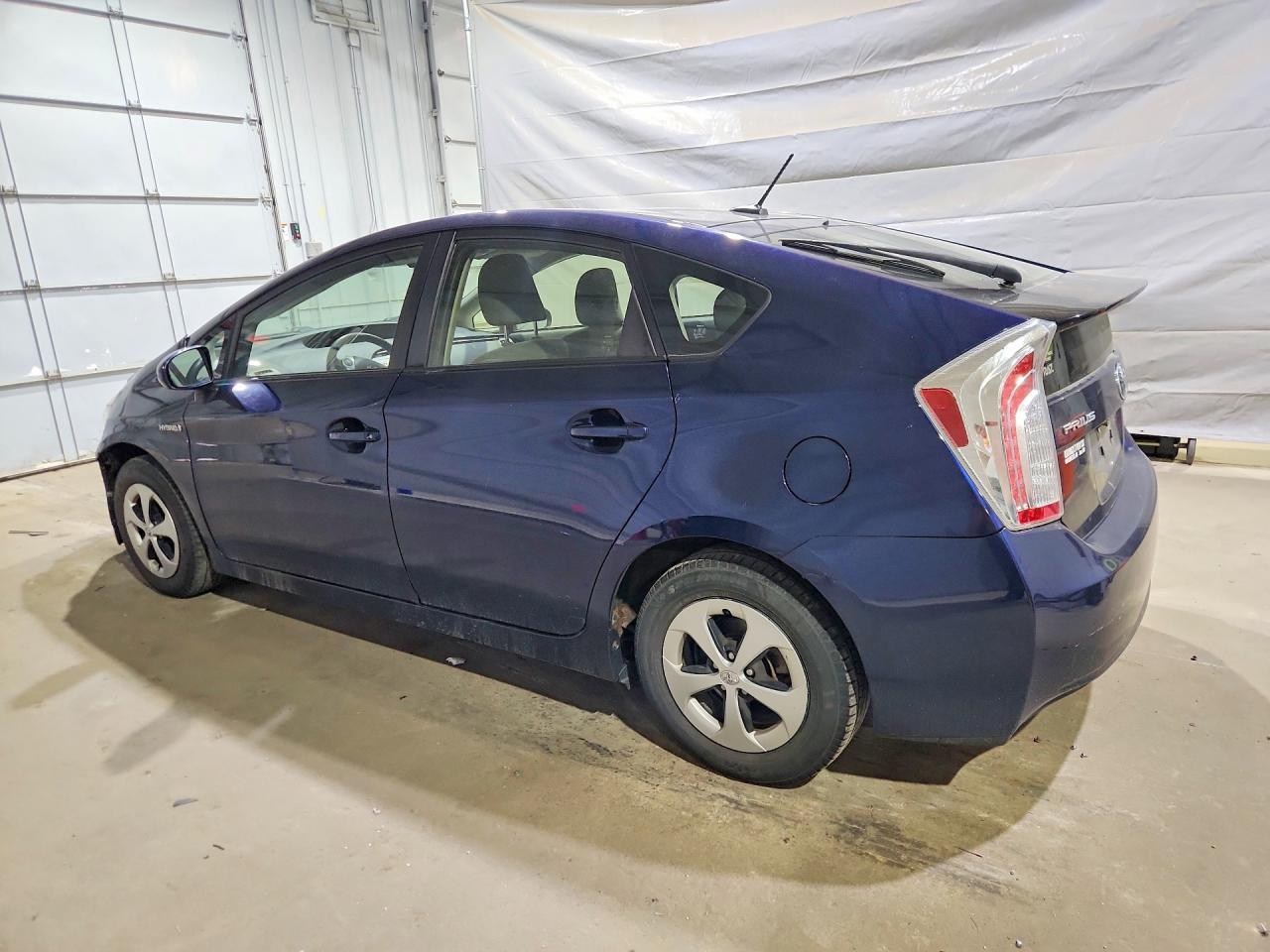 2012 Toyota Prius Three - Фото 2