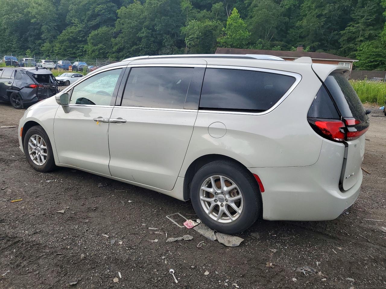 2021 Chrysler Pacifica Touring L - Image 2