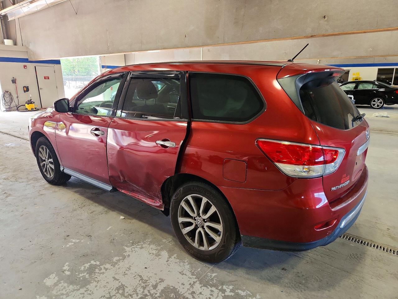 2014 Nissan Pathfinder S - Фото 2