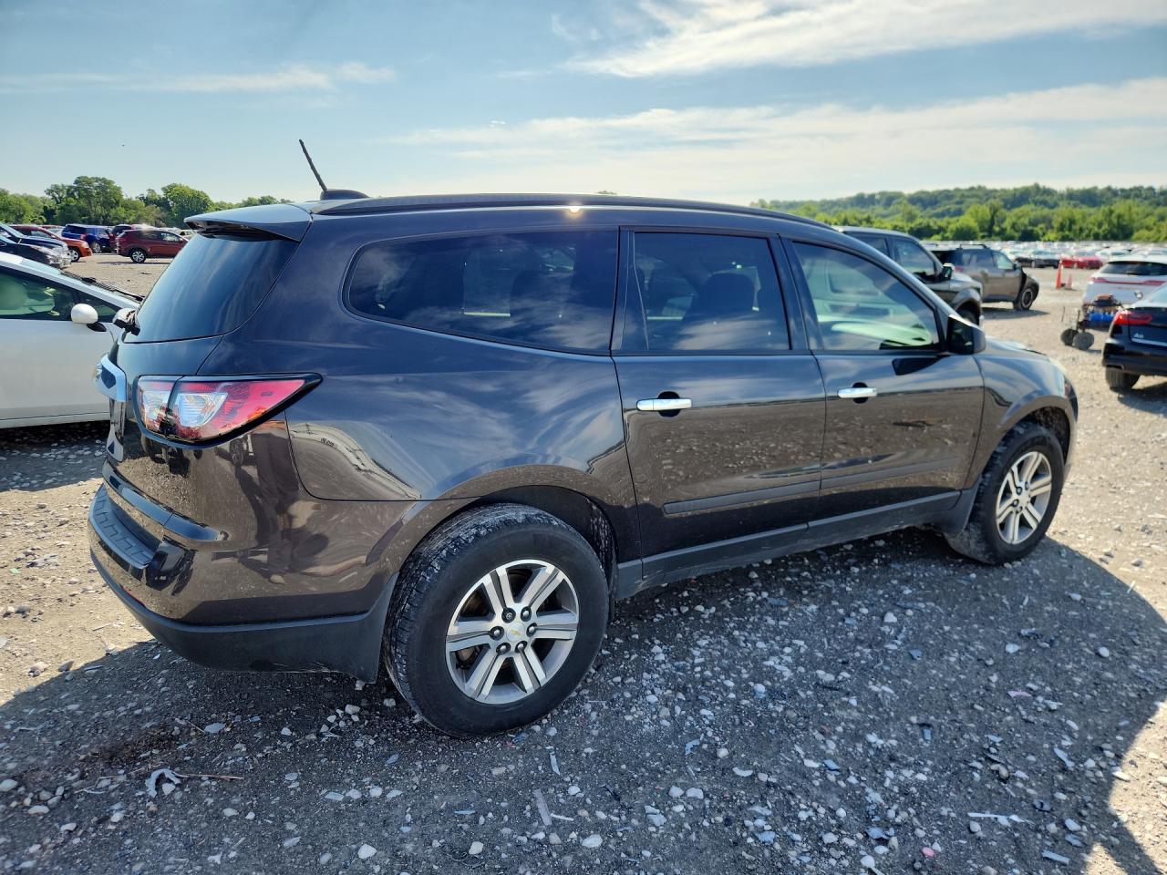 2017 Chevrolet Traverse Ls - Фото 2