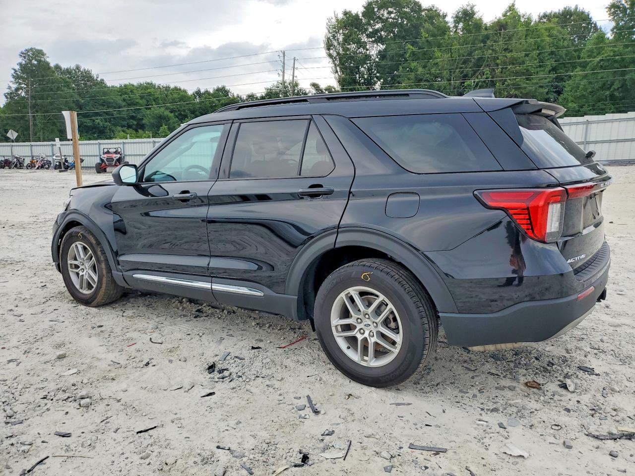 2025 Ford Explorer Active - Image 2