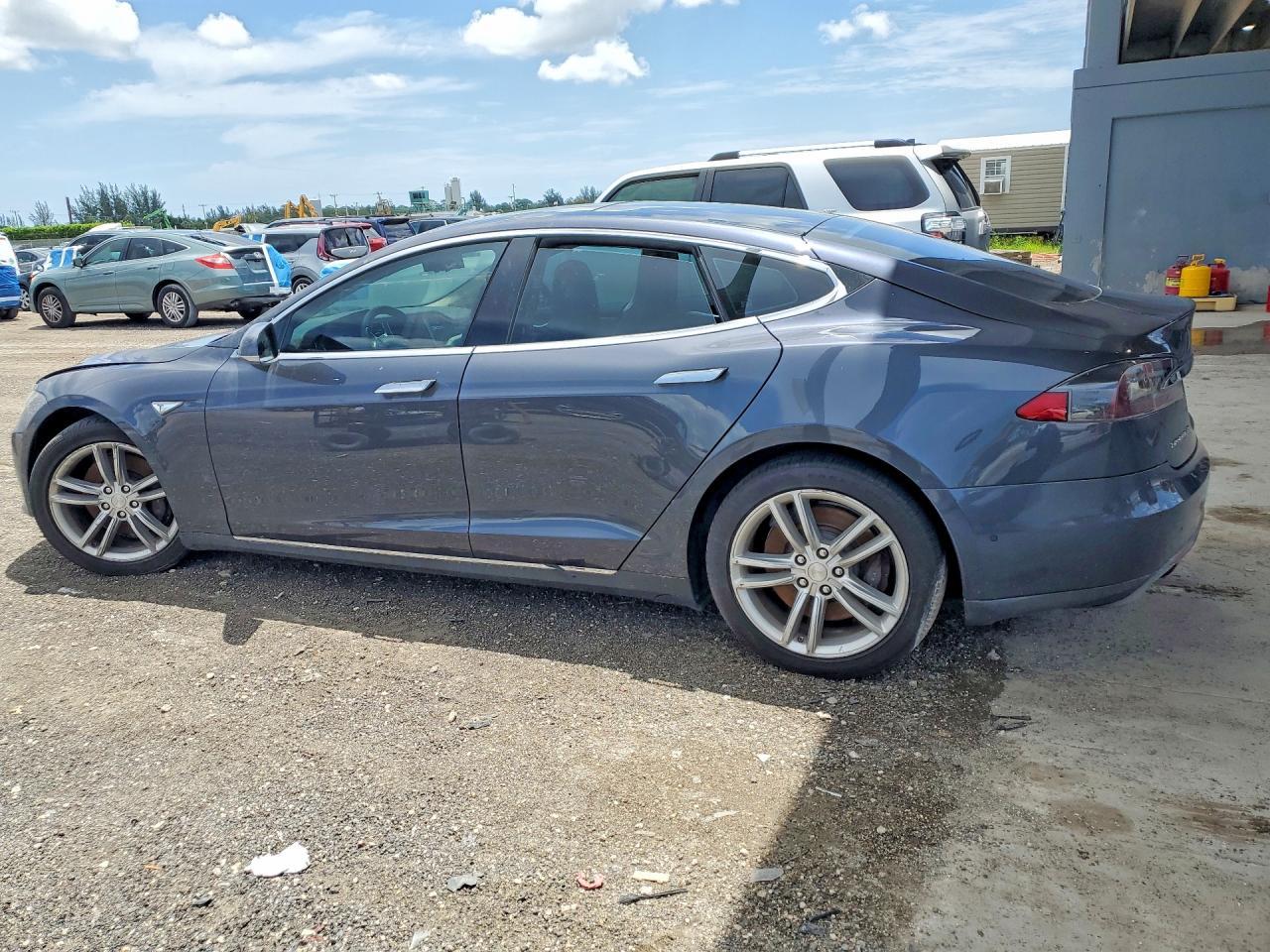 2016 Tesla Model S - Image 2