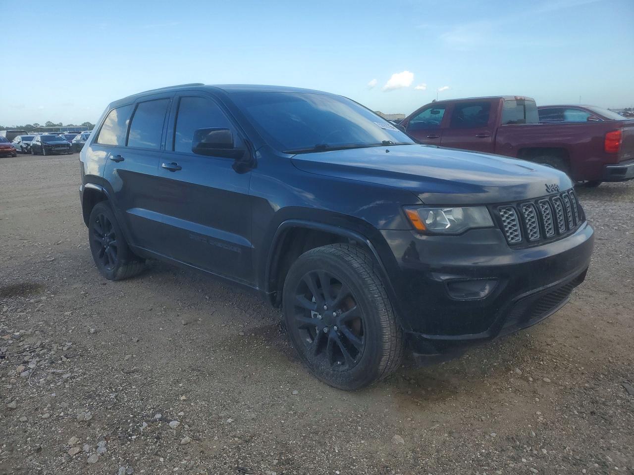 2020 Jeep Grand Cherokee Laredo - Image 4