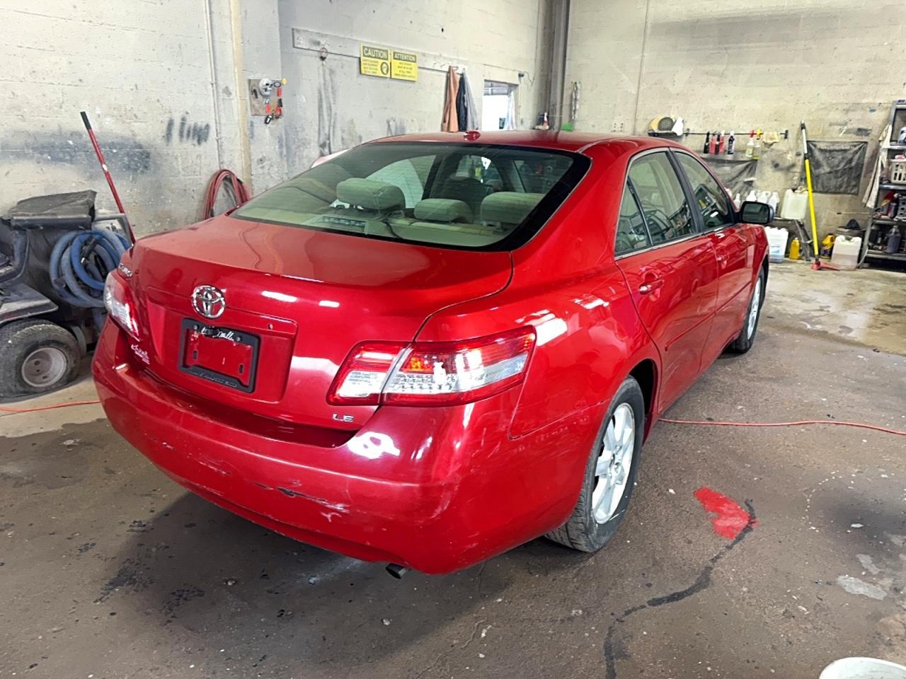2011 Toyota Camry Le - Фото 4