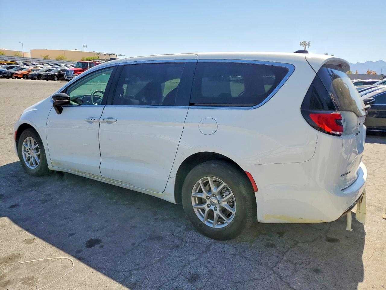 2024 Chrysler Pacifica Touring L - Фото 2