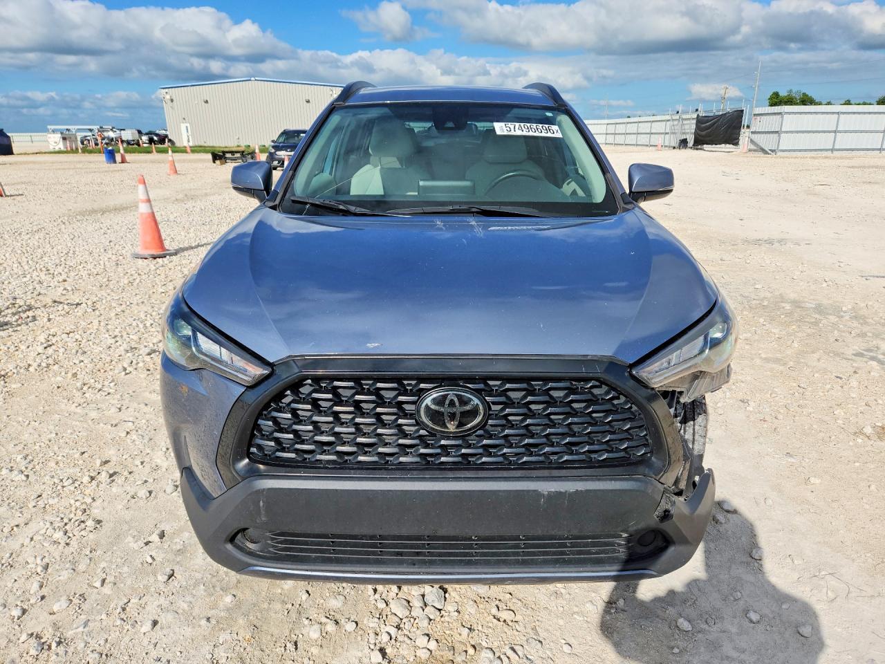 2022 Toyota Corolla Cross Le - Image 5