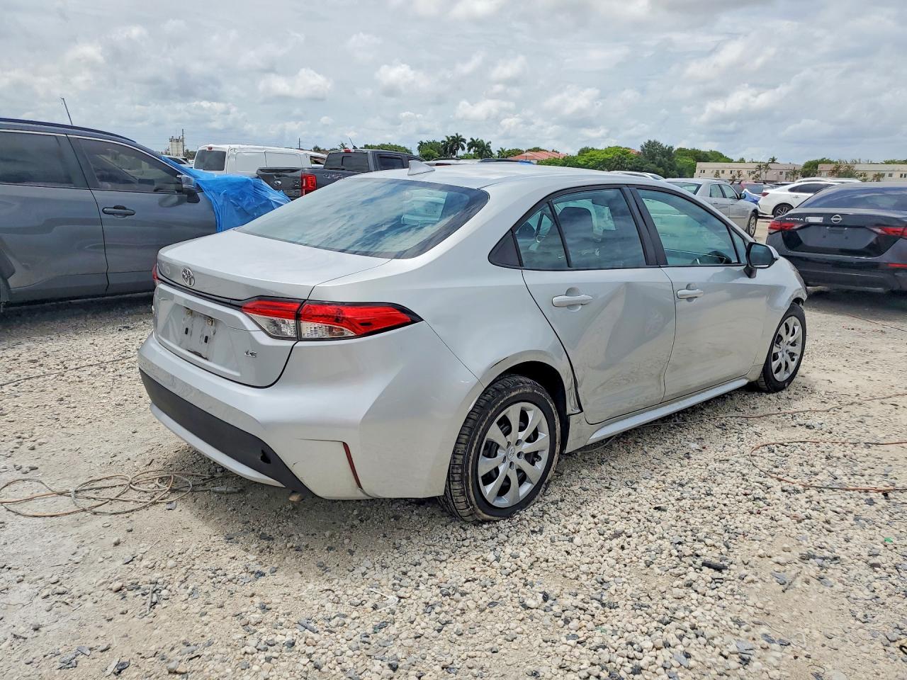2022 Toyota Corolla Le - Фото 3