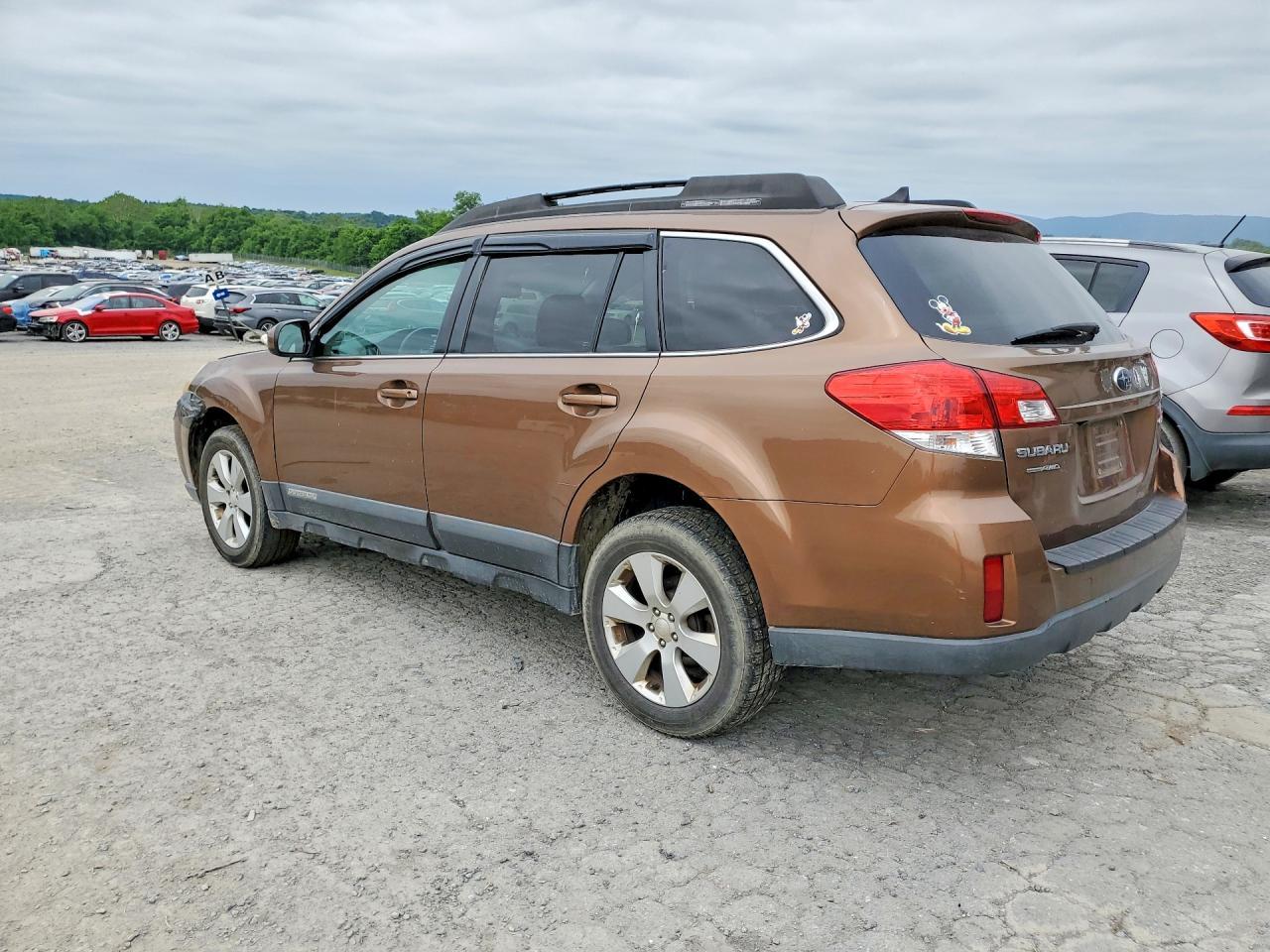 2011 Subaru Outback 2.5I Limited - Image 2