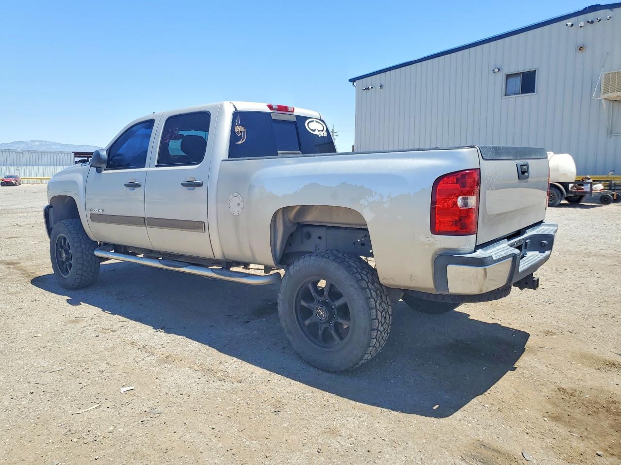 2007 Chevrolet Silverado C2500 Heavy Duty - Image 2