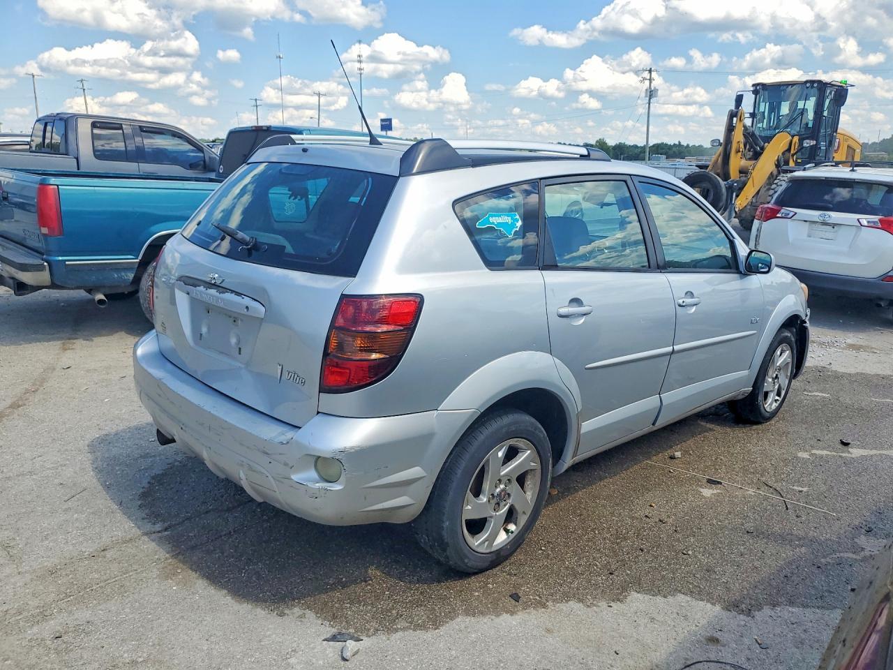 2005 Pontiac Vibe - Image 3
