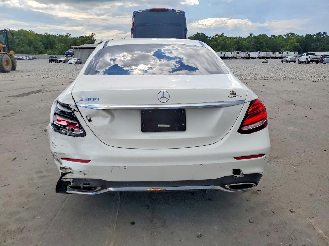 2017 Mercedes-Benz E 300 - Фото 6