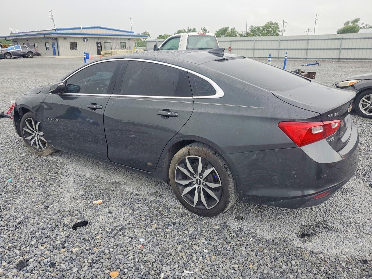 2017 Chevrolet Malibu Lt - Фото 2