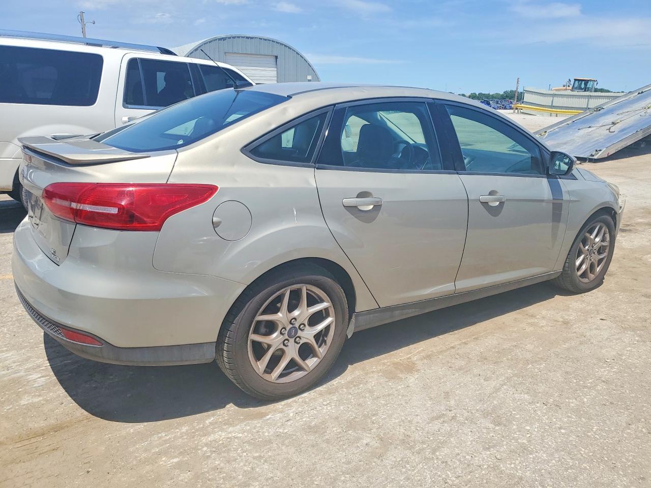 2015 Ford Focus Se - Image 3