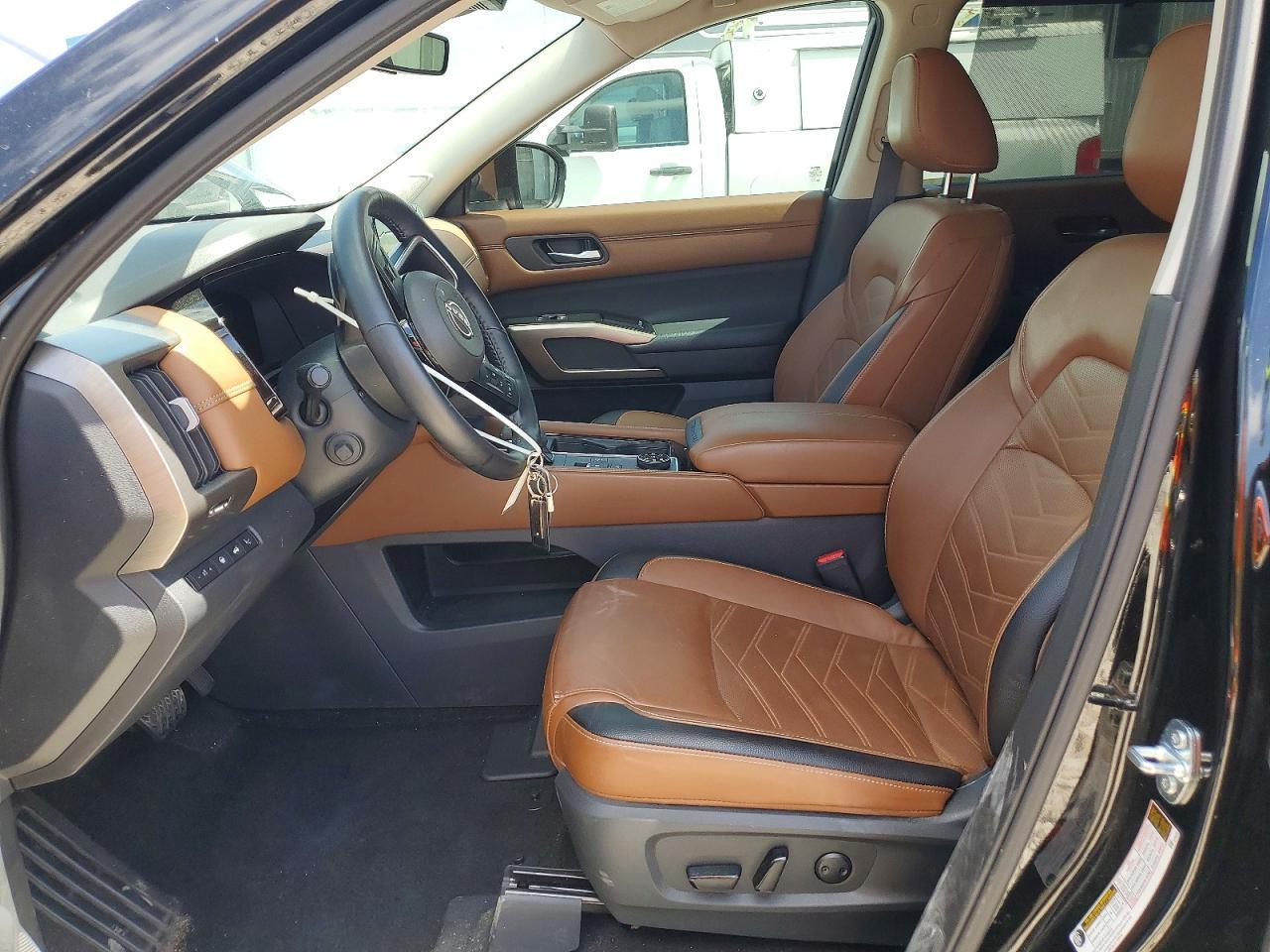 2025 Nissan Pathfinder Platinum - Фото 7