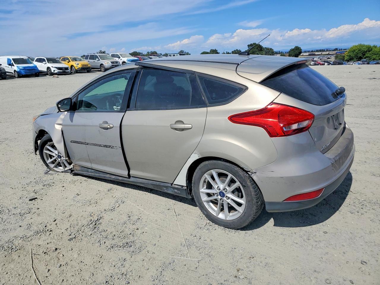 2015 Ford Focus Se - Image 2