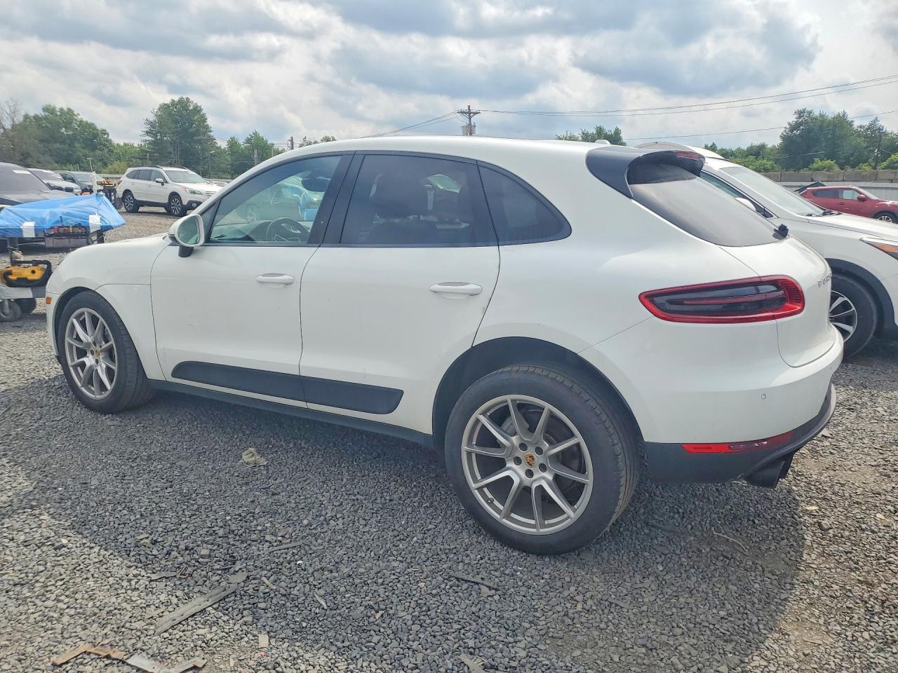 2015 Porsche Macan S - Image 2