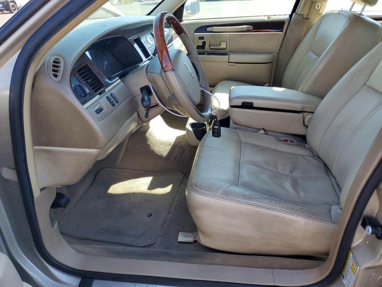 2010 Lincoln Town Car Signature Limited - Фото 7