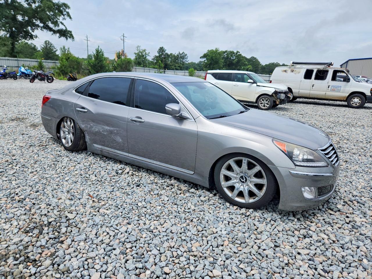 2011 Hyundai Equus Signature - Image 4