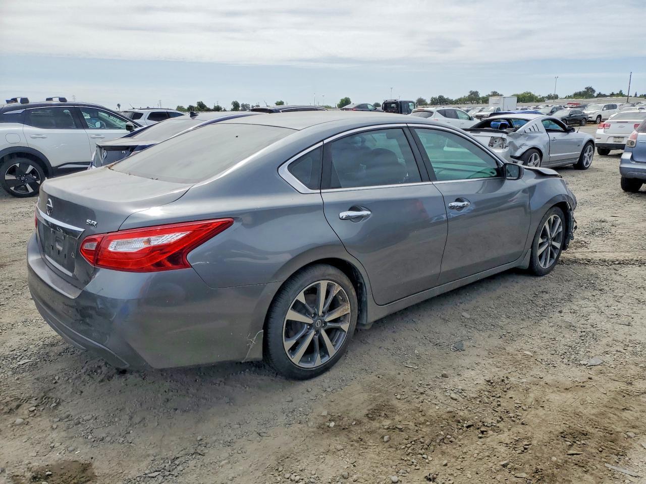 2016 Nissan Altima 2.5 Sr - Image 3