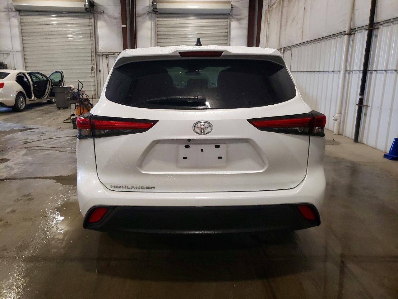 2023 Toyota Highlander L - Image 6