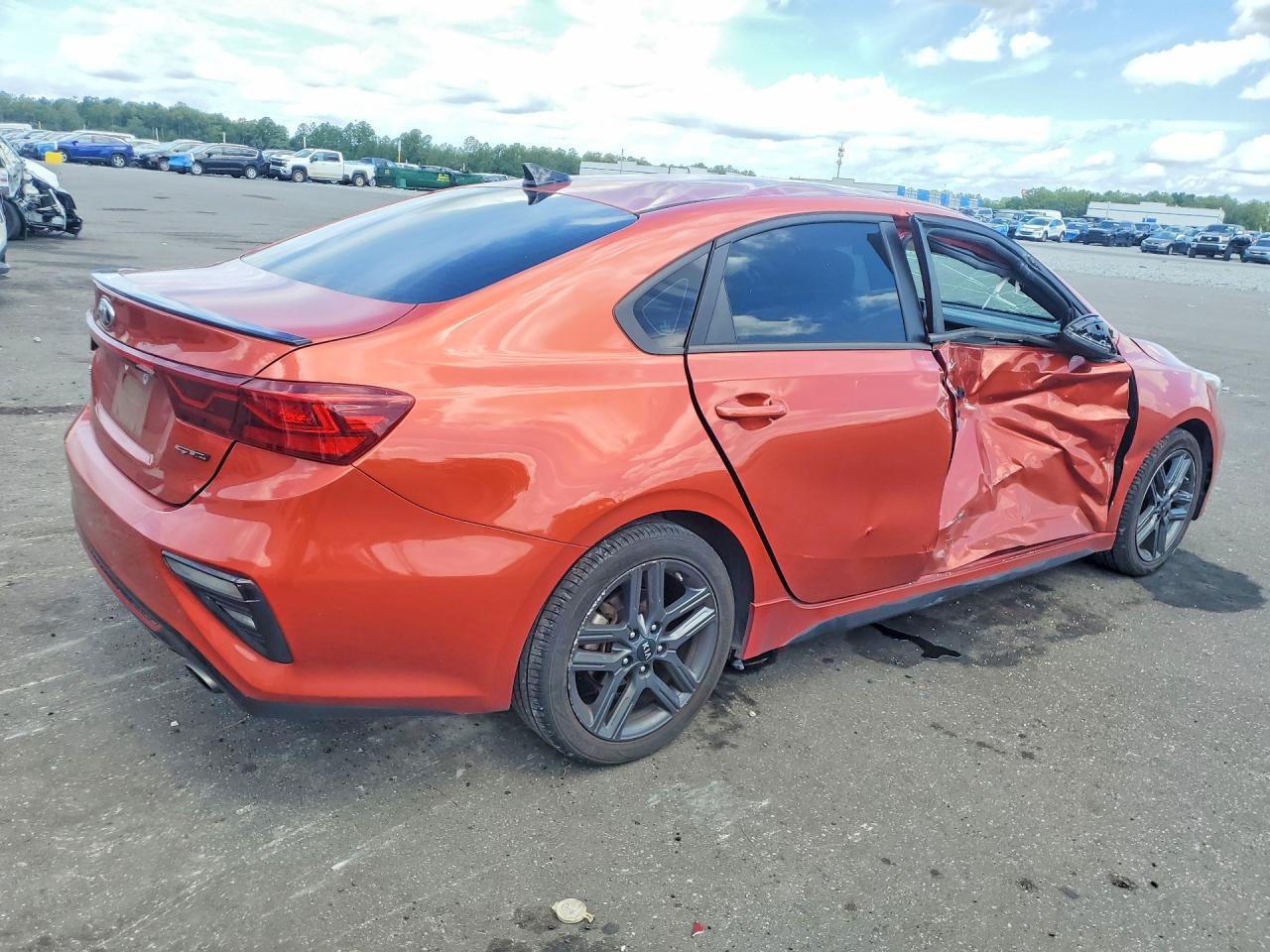 2021 Kia Forte Gt Line - Фото 3