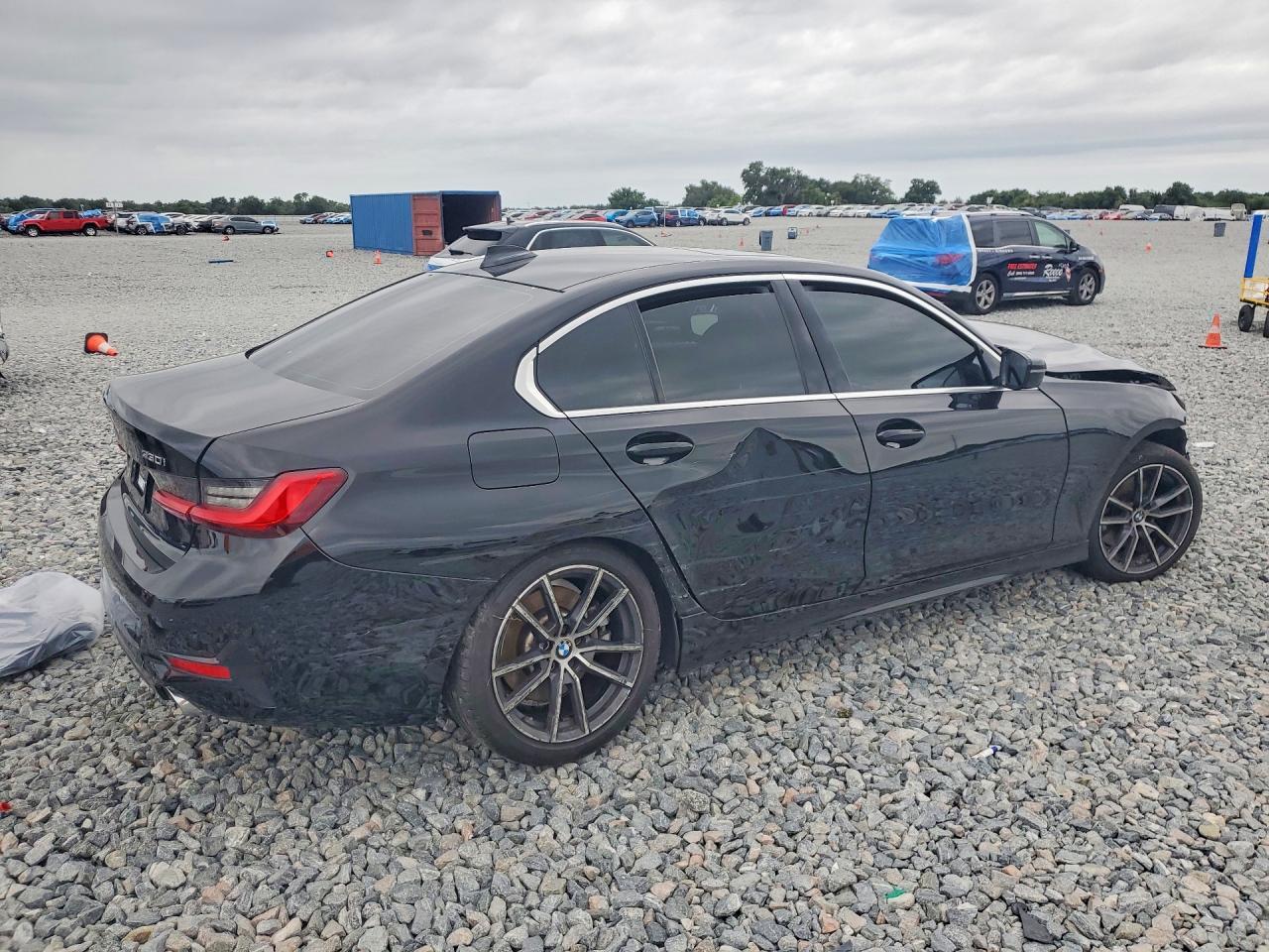 2021 BMW 330I - Фото 3